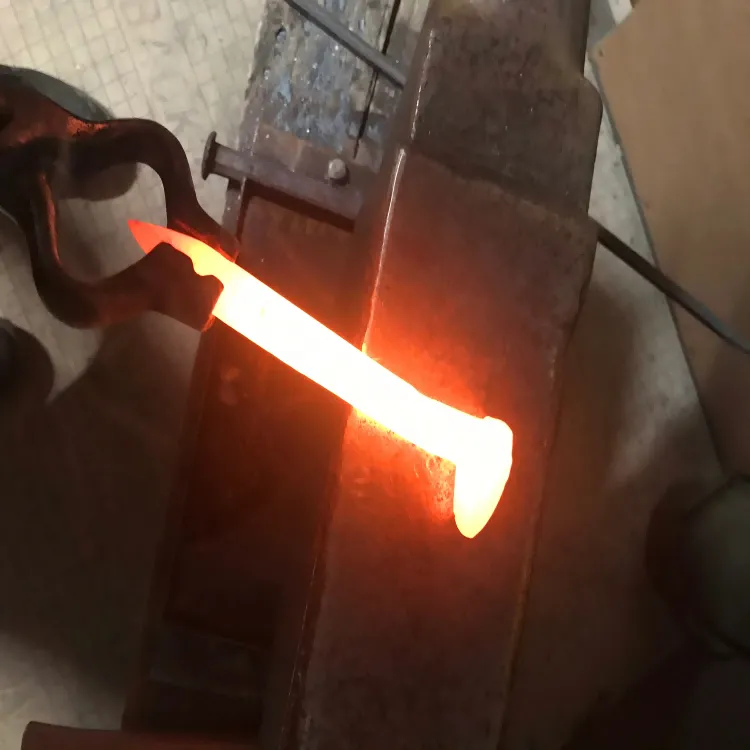 Des pointes de chiens ferroviaires galvanisés pour le dormeur en bois